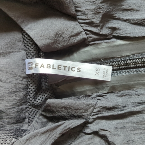 Fabletics Kennedy Vest Hooded Zip Up Jacket Windbreaker Sleeveless Size XS - Picture 8 of 14